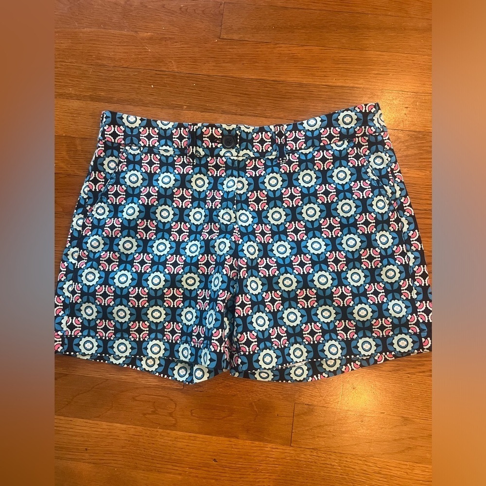 Crown and Ivy ladies shorts size 6, excellent condition 5 inch inseam - Picture 3 of 10